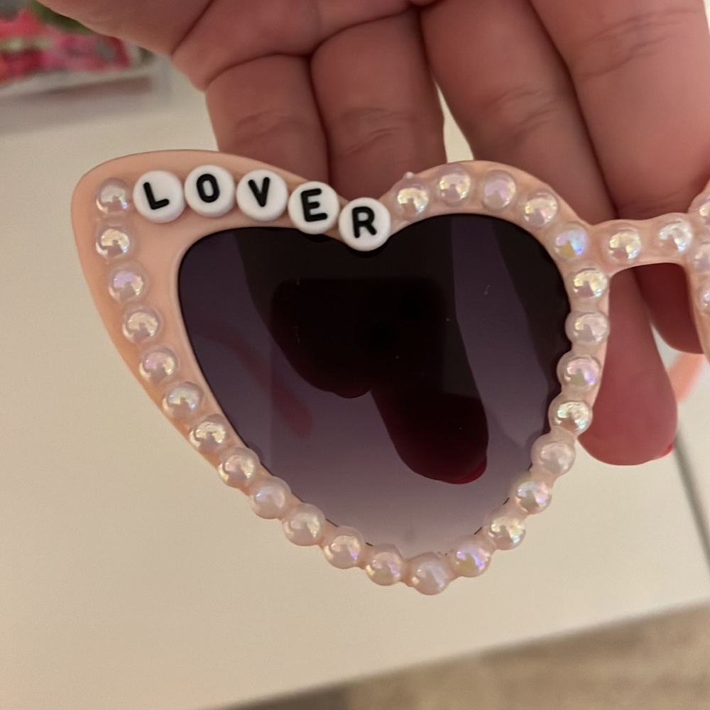 Taylor Swift x Stoney Clover Pop Up Heart Shaped Lover Sunglasses - Picture 4 of 5